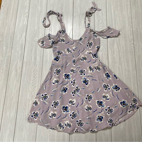 ASTR The Label Women's Purple Floral Cold Shoulder Mini Dress Size Medium - Picture 7 of 10